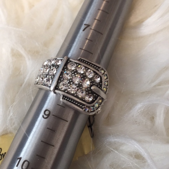 Stunning Buckle Up Ring!! - Picture 4 of 4